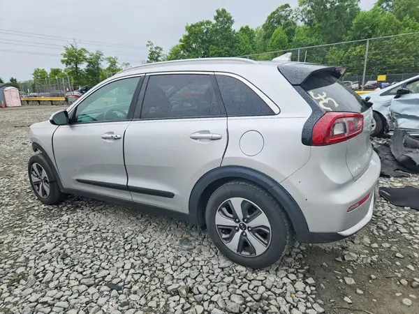KNDCB3LC5H5083194 2017 KIA NIRO - Image 2