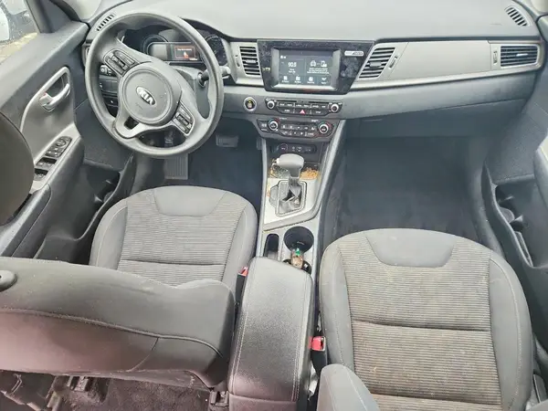 KNDCB3LC5H5083194 2017 KIA NIRO - Image 8