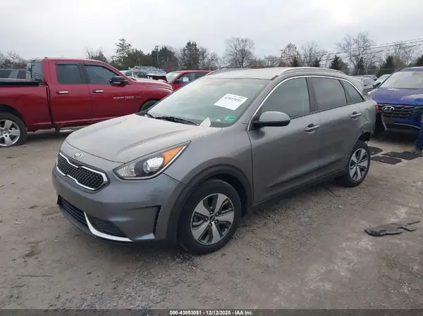 KNDCB3LC5H5083227 2017 KIA NIRO - Image 2