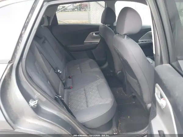 KNDCB3LC5H5083227 2017 KIA NIRO - Image 8