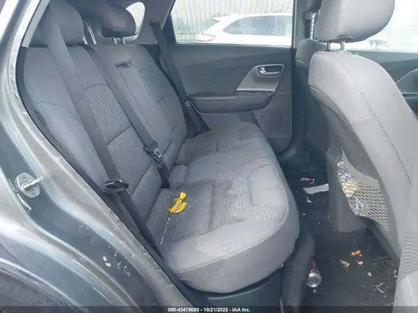 KNDCB3LC5H5084118 2017 KIA NIRO - Image 8