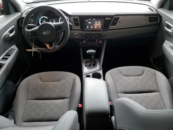 KNDCB3LC5H5084684 2017 KIA NIRO - Image 8