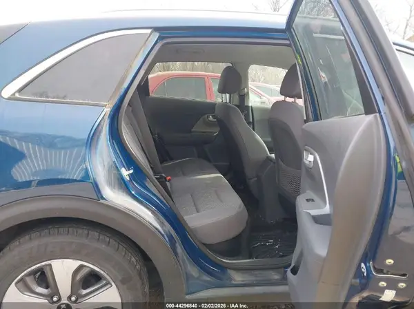 KNDCB3LC5H5088475 2017 KIA NIRO - Image 8