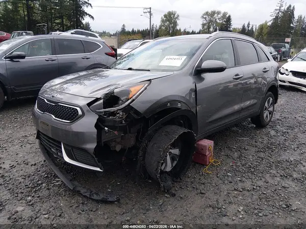 KNDCB3LC5H5094163 2017 KIA NIRO - Image 2