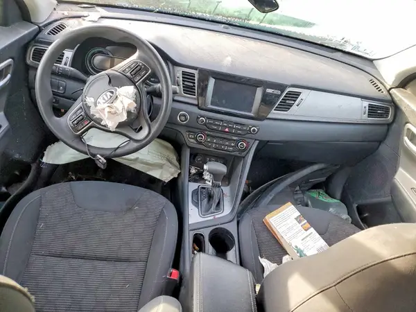 KNDCB3LC5H5094857 2017 KIA NIRO - Image 8