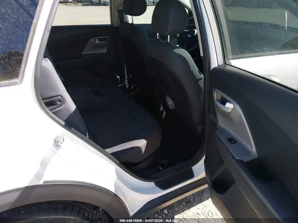 KNDCB3LC5J5109928 2018 KIA NIRO - Image 8