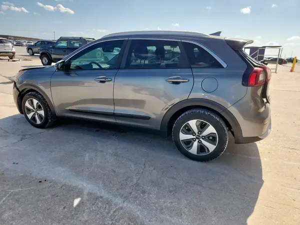 KNDCB3LC5J5124557 2018 KIA NIRO - Image 2