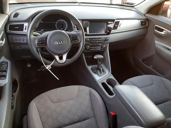 KNDCB3LC5J5130617 2018 KIA NIRO - Image 8