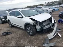 KNDCB3LC5J5136630 2018 KIA NIRO