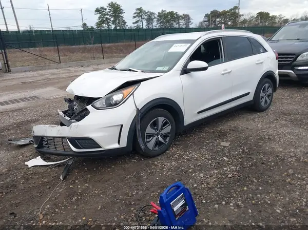 KNDCB3LC5J5136630 2018 KIA NIRO - Image 2
