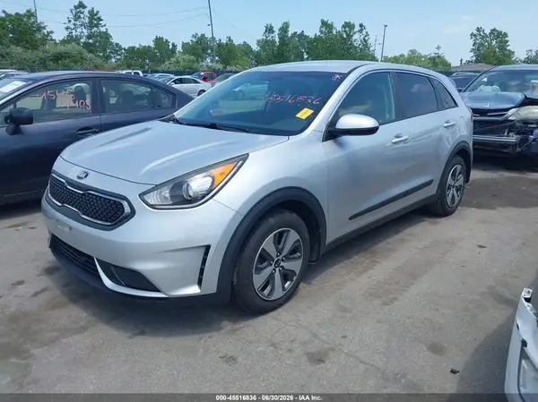 KNDCB3LC5J5140287 2018 KIA NIRO - Image 2