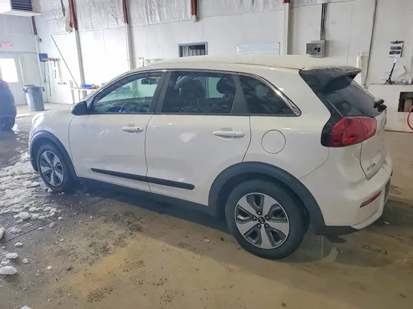 KNDCB3LC5J5140497 2018 KIA NIRO - Image 2