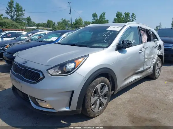 KNDCB3LC5J5146686 2018 KIA NIRO - Image 2