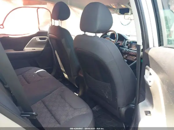 KNDCB3LC5J5146686 2018 KIA NIRO - Image 8
