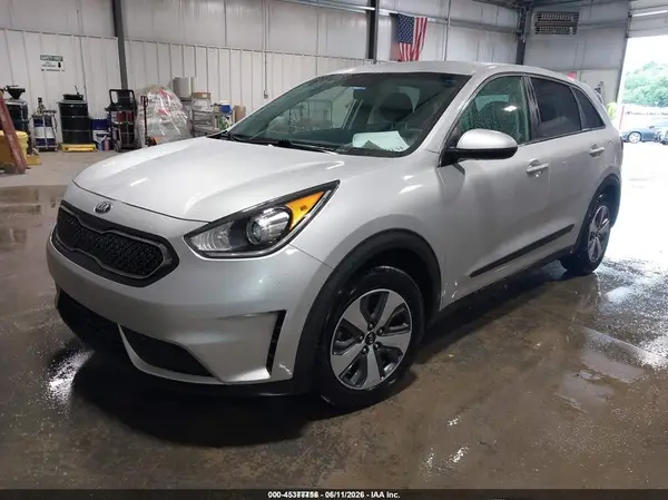 KNDCB3LC5J5147465 2018 KIA NIRO - Image 2