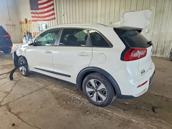 KNDCB3LC5J5155128 2018 KIA NIRO - Image 2