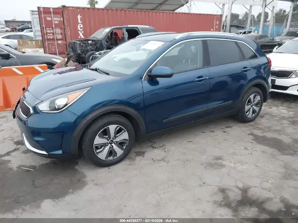 KNDCB3LC5J5157588 2018 KIA NIRO - Image 2
