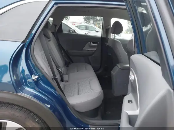 KNDCB3LC5J5157588 2018 KIA NIRO - Image 8