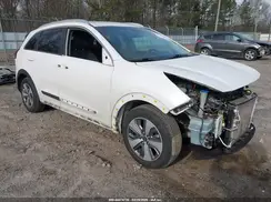 KNDCB3LC5J5172057 2018 KIA NIRO