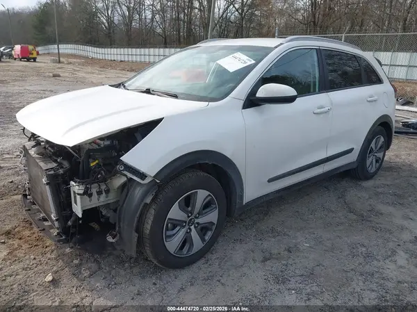 KNDCB3LC5J5172057 2018 KIA NIRO - Image 2