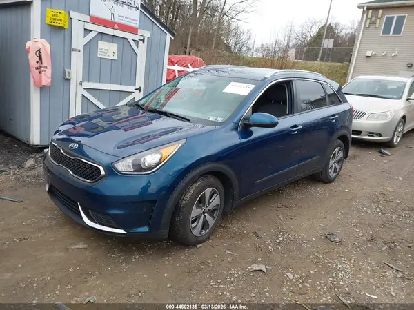 KNDCB3LC5J5175671 2018 KIA NIRO - Image 2