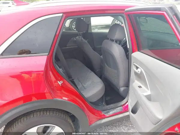 KNDCB3LC5J5176190 2018 KIA NIRO - Image 8