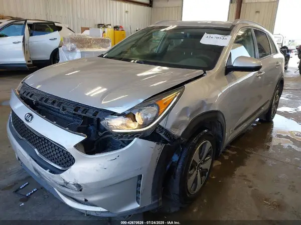 KNDCB3LC5K5218696 2019 KIA NIRO - Image 2