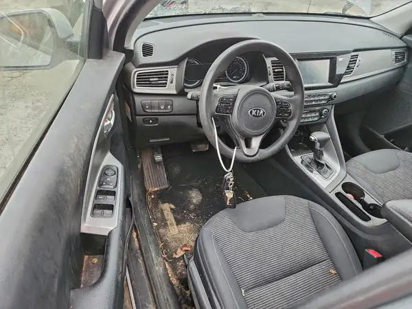 KNDCB3LC5K5220318 2019 KIA NIRO - Image 8