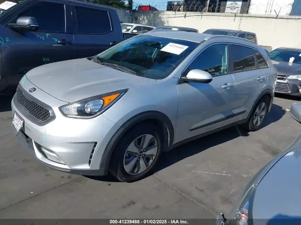 KNDCB3LC5K5231383 2019 KIA NIRO - Image 2