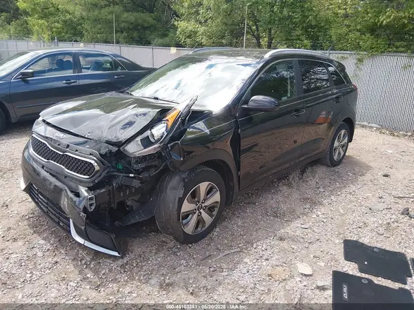 KNDCB3LC5K5240388 2019 KIA NIRO - Image 2