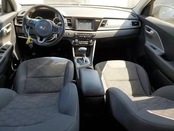 KNDCB3LC5K5243095 2019 KIA NIRO - Image 8