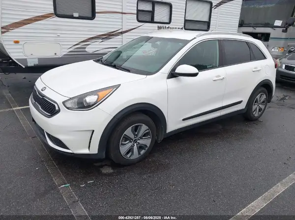 KNDCB3LC5K5243193 2019 KIA NIRO - Image 2