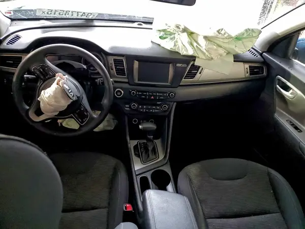 KNDCB3LC5K5252041 2019 KIA NIRO - Image 8