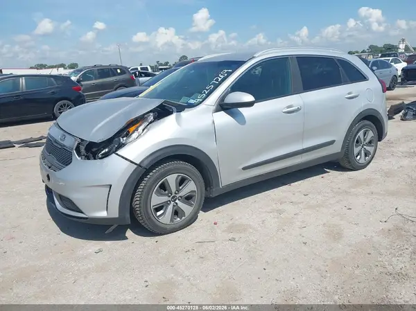 KNDCB3LC5K5257546 2019 KIA NIRO - Image 2