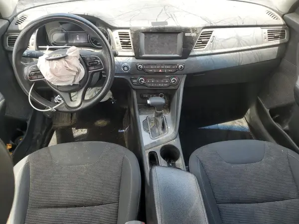 KNDCB3LC5K5263170 2019 KIA NIRO - Image 8