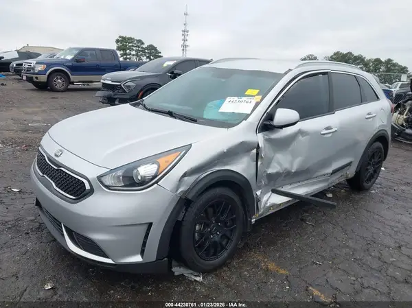 KNDCB3LC5K5263346 2019 KIA NIRO - Image 2