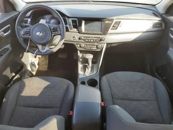 KNDCB3LC5K5263718 2019 KIA NIRO - Image 8