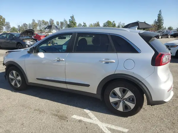 KNDCB3LC5K5305806 2019 KIA NIRO - Image 2