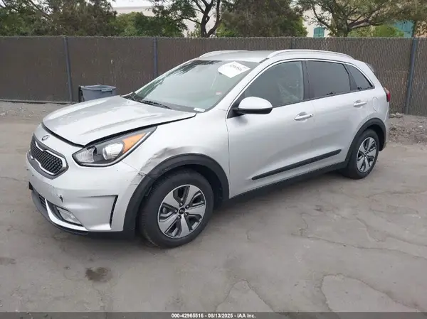 KNDCB3LC5K5306874 2019 KIA NIRO - Image 2