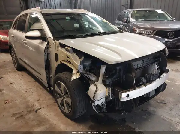 KNDCB3LC5K5320824 2019 KIA NIRO - Image 1