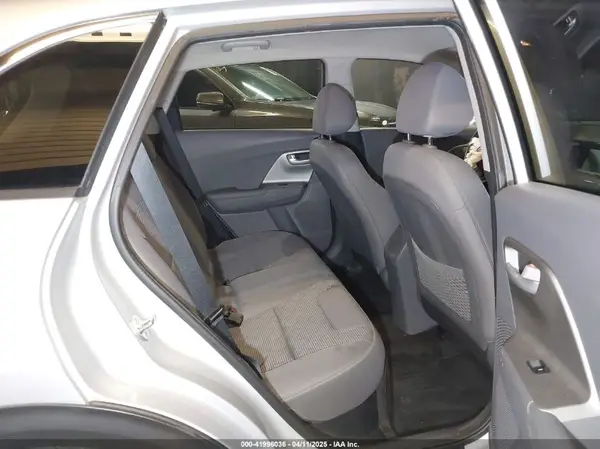 KNDCB3LC5K5320824 2019 KIA NIRO - Image 8