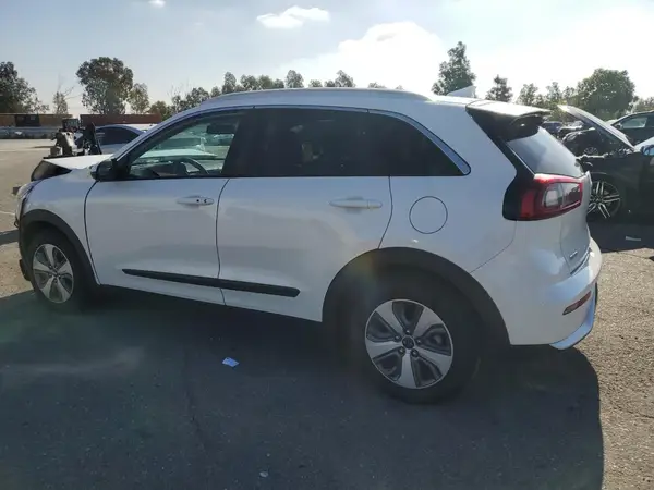 KNDCB3LC5K5349546 2019 KIA NIRO - Image 2