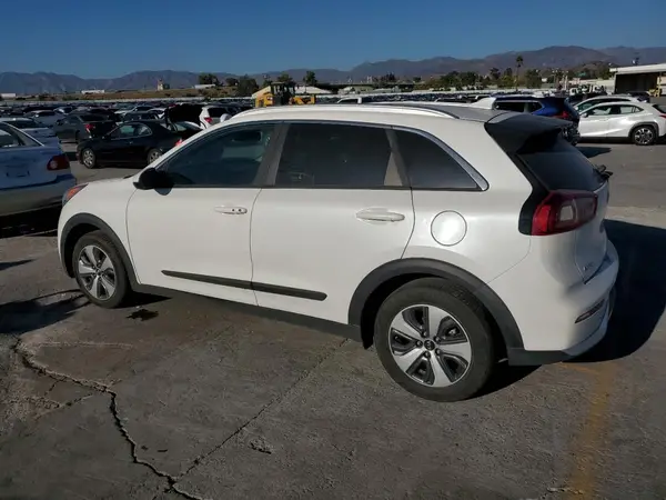 KNDCB3LC5K5350275 2019 KIA NIRO - Image 2