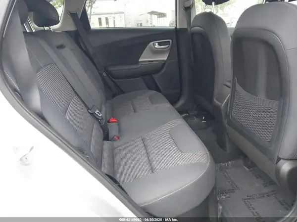 KNDCB3LC5K5351412 2019 KIA NIRO - Image 8