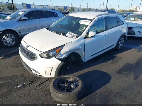 KNDCB3LC5K5352995 2019 KIA NIRO - Image 2