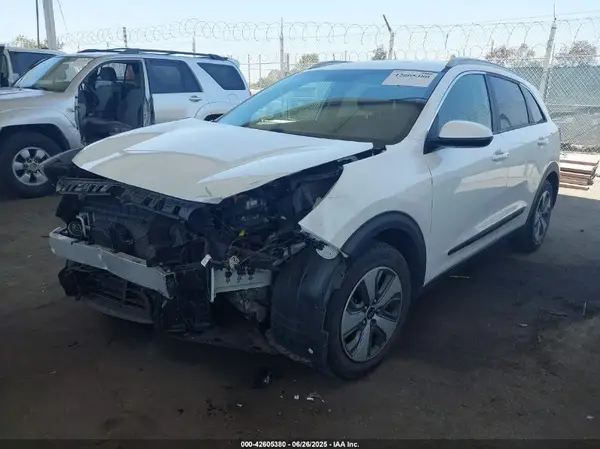 KNDCB3LC5K5353743 2019 KIA NIRO - Image 2