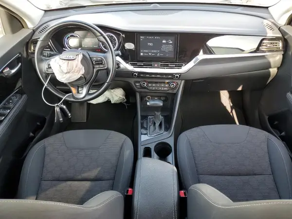 KNDCB3LC5L5380393 2020 KIA NIRO - Image 8