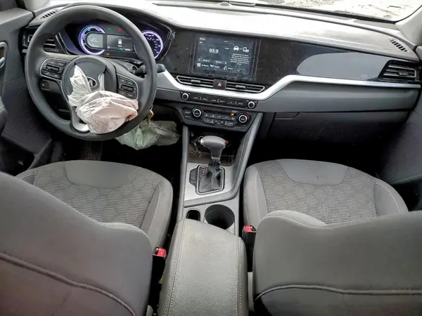 KNDCB3LC5L5421623 2020 KIA NIRO - Image 8