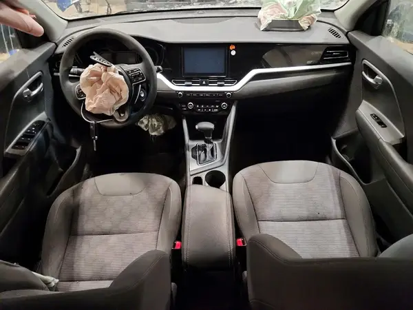KNDCB3LC5L5425221 2020 KIA NIRO - Image 8