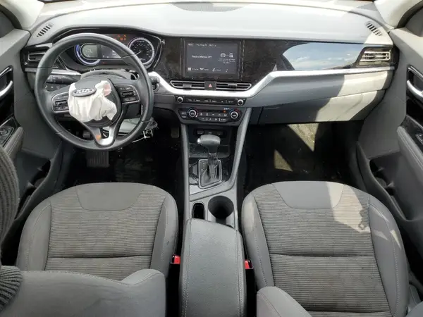 KNDCB3LC5M5464103 2021 KIA NIRO - Image 8